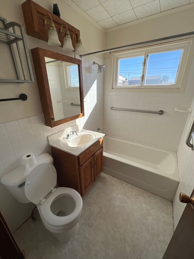 Building Photo - Treynor 2 Bedroom House