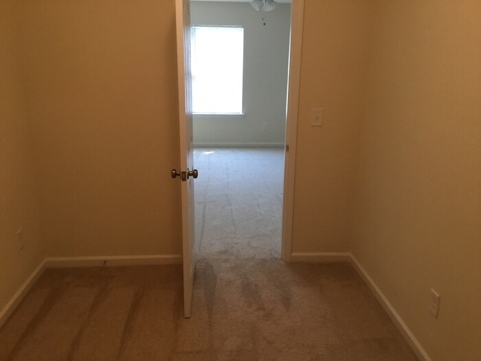Building Photo - 5803 Ankeny Court