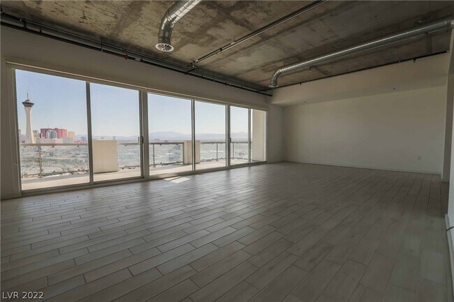 Building Photo - 900 S Las Vegas Blvd