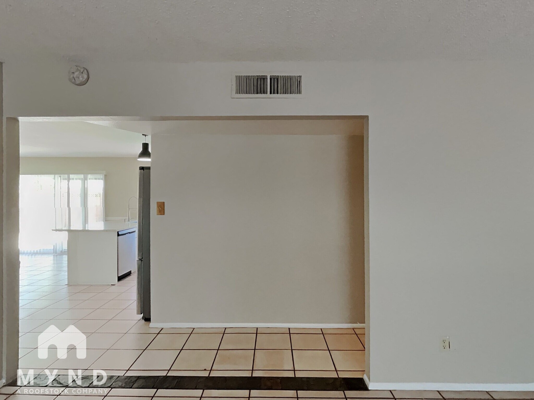 Building Photo - 537 E Laguna Dr