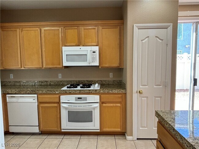 Building Photo - 6260 Huntington Ridge Ave