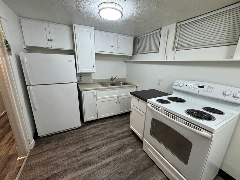 Kitchen - 845 W Whitman St