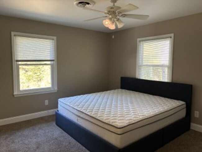 Building Photo - Beautiful home in Emerald Isle.