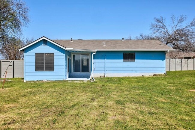 Building Photo - 801 Salem Ln