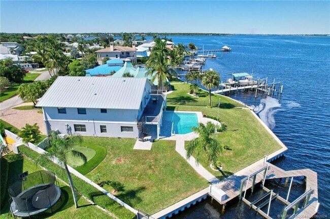 Primary Photo - 26 SW Riverway Blvd