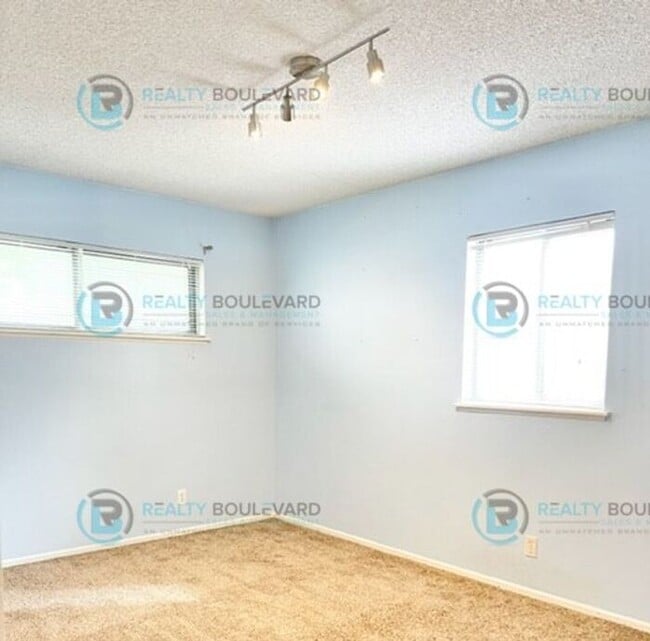 Building Photo - Cozy 3-Bedroom Home with Fenced Yard and G...