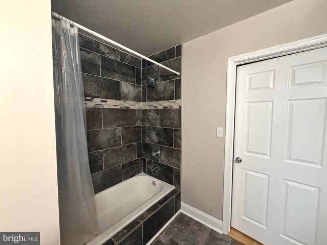 Building Photo - 728 18th St S