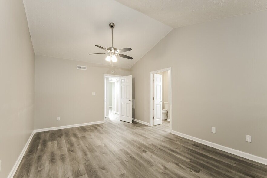 Building Photo - 7667 Bayridge Dr