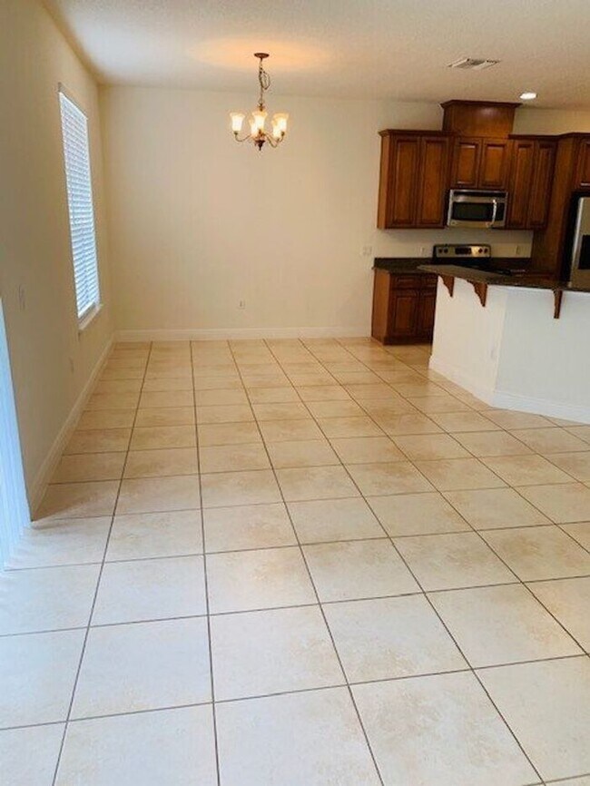 Building Photo - Gated Community of La Fortuna in Kissimmee