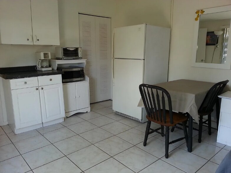 Building Photo - 1568 NE 45th St