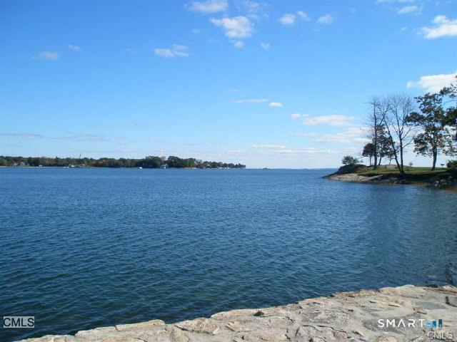 Building Photo - 637 Cove Rd