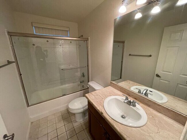 Building Photo - 863 Park Walk Ave