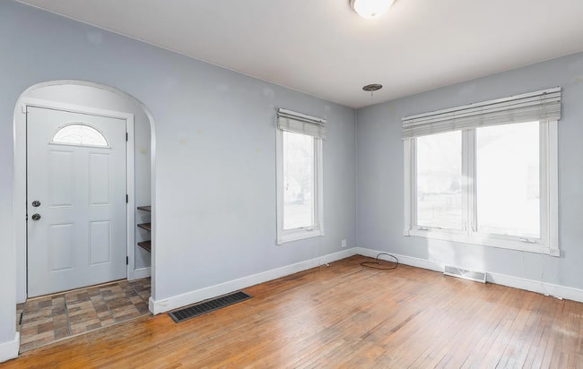 Building Photo - 1811 Forest Ave