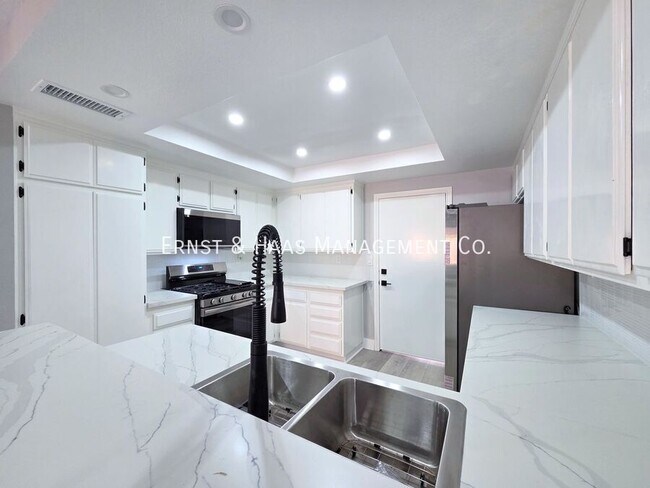 Building Photo - 16810 Picadilly Ln