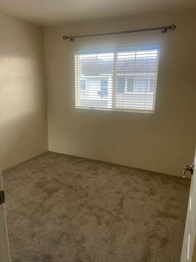 Building Photo - 3 bed 2.5 Bath 2 car garage/ Central AC/ Ewa Beach!