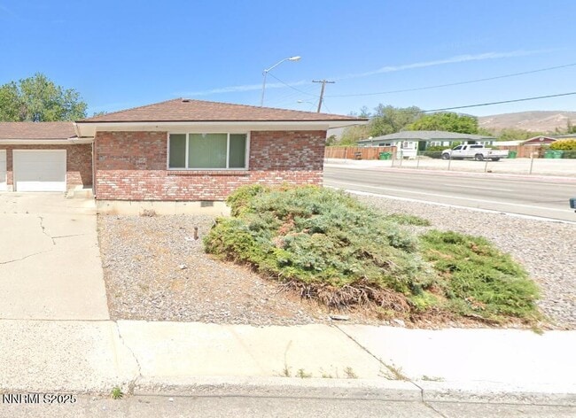 Primary Photo - 685 Genoa Ave