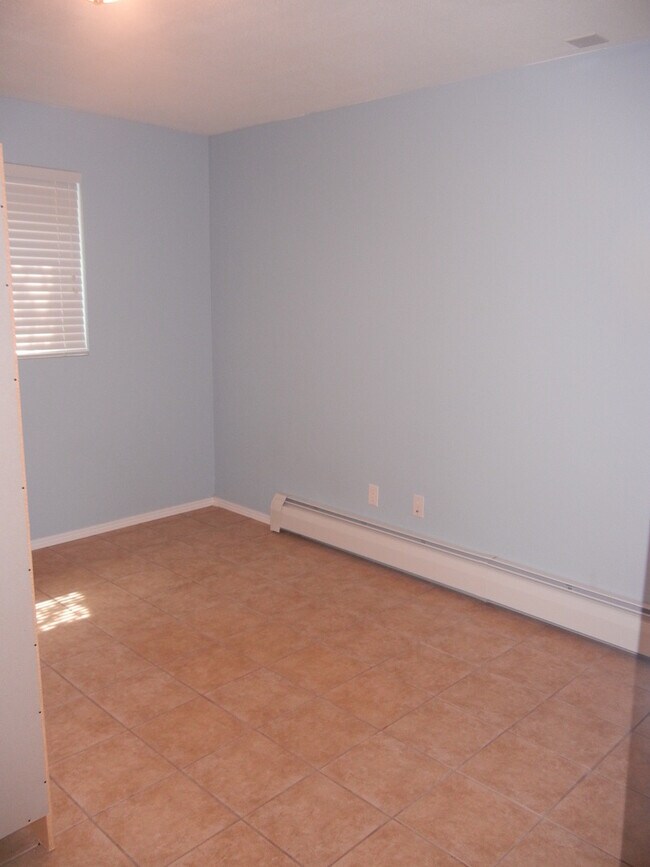 Building Photo - Cute 3 Bedroom Condo- Walking Distance to MSU Campus!