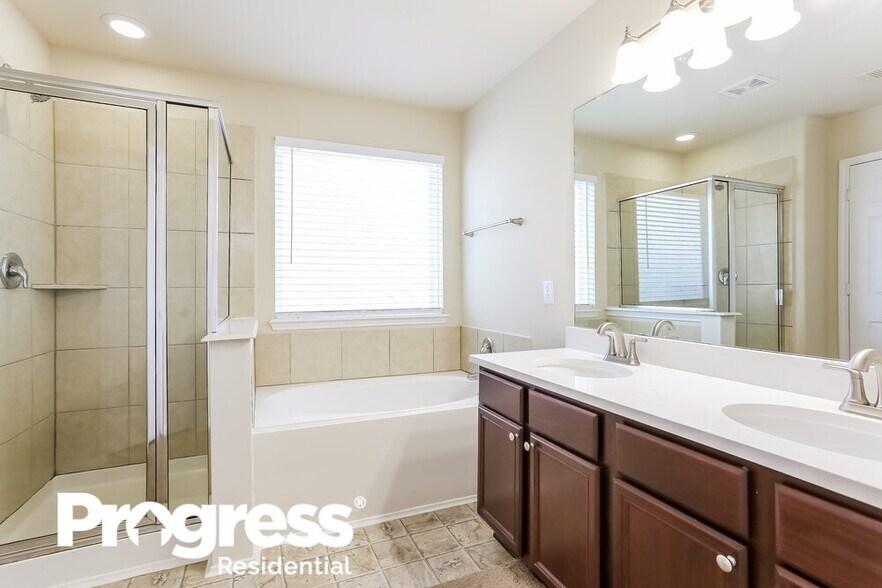 Building Photo - 12430 Greencanyon Dr