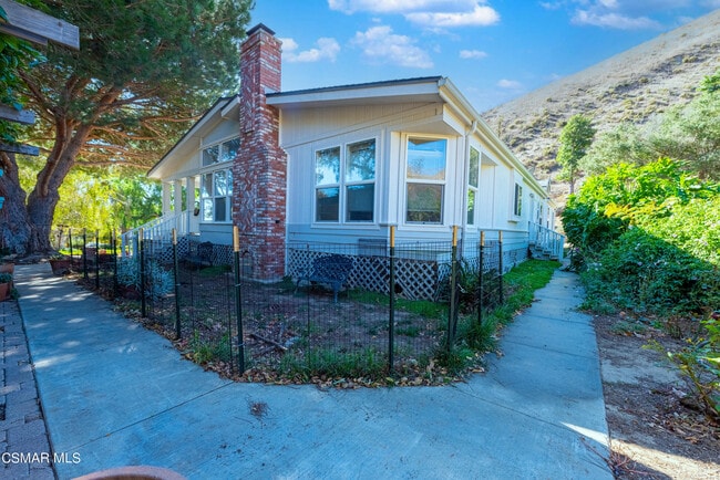 Building Photo - 1057 E La Loma Ave