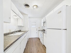 Building Photo - Unit 8