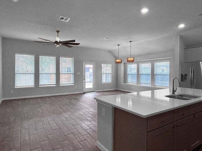 Building Photo - Contemporary 3-Bedroom Near Randolph AFB