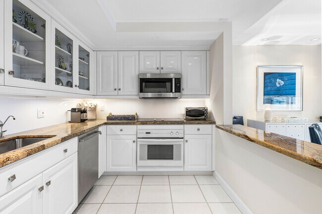 Building Photo - 150 Bradley Pl