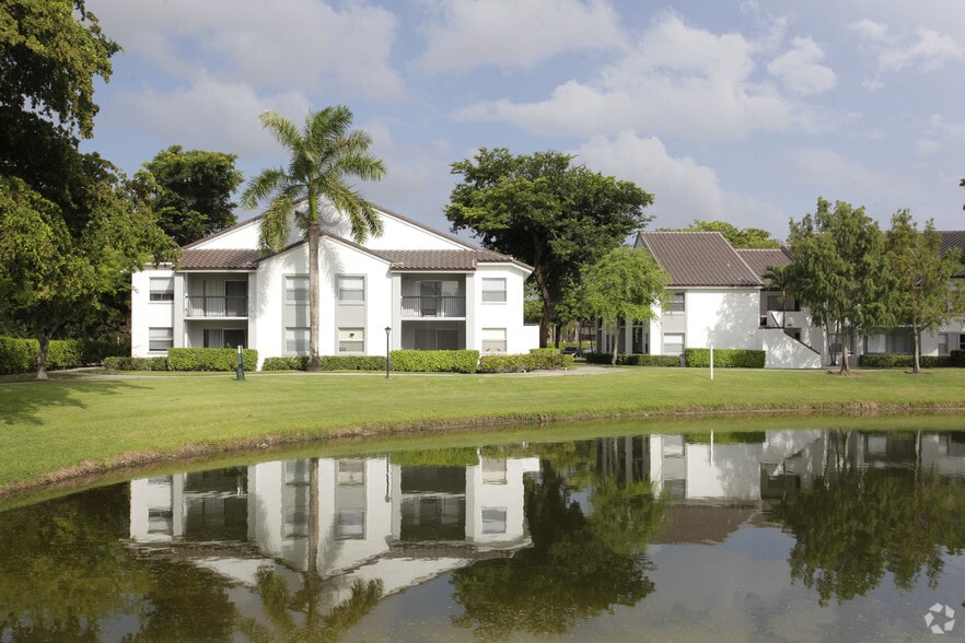 Primary Photo - Centro at Davie Apartments