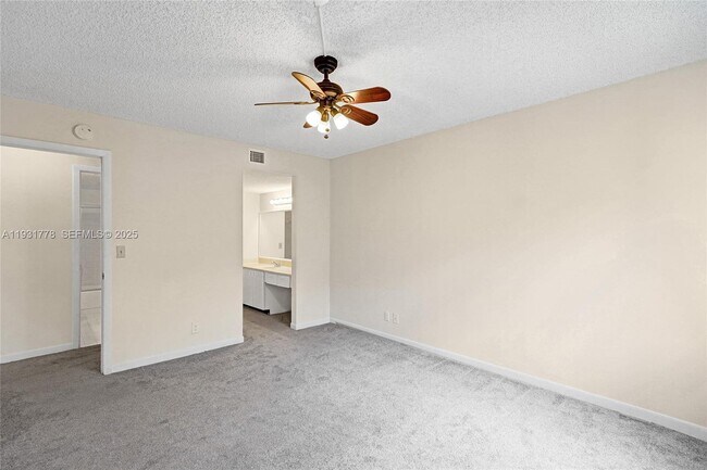 Building Photo - 9901 Westview Dr