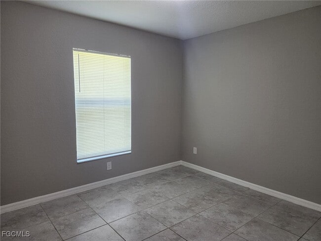 Building Photo - 2718 5th St SW