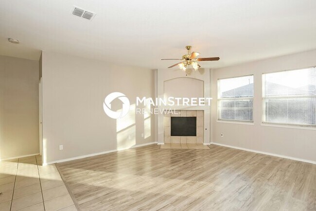 Building Photo - 5 Bedroom Pet-Friendly Home in Arlington, TX with Main Street Renewal
