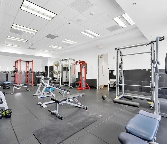 Building Photo - 1200 Brickell Bay Dr
