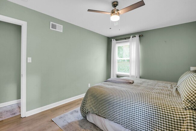 Building Photo - Fully Furnished Home in the Heart of Southside Savannah!