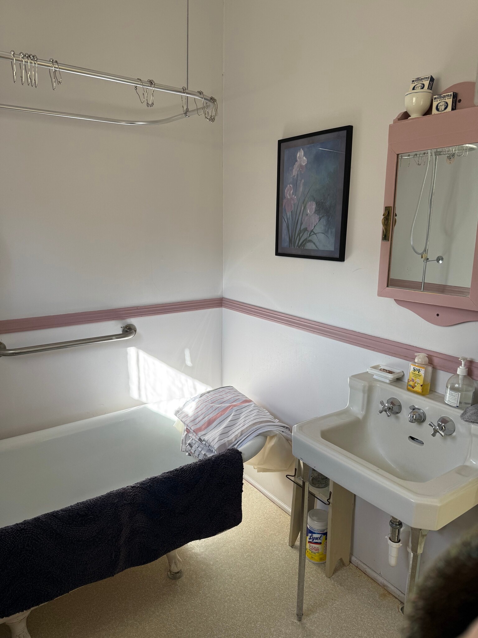 Building Photo - 104 S 1st St