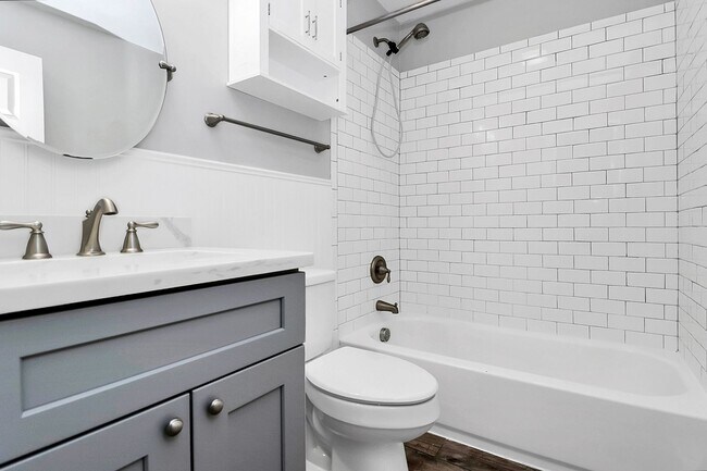 Building Photo - Rent Special on Beautifully Renovated Apartment in Wilmore!