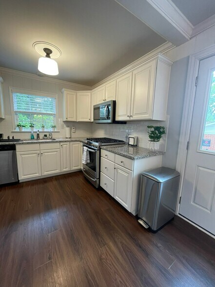 Building Photo - 1825 Windham Pl