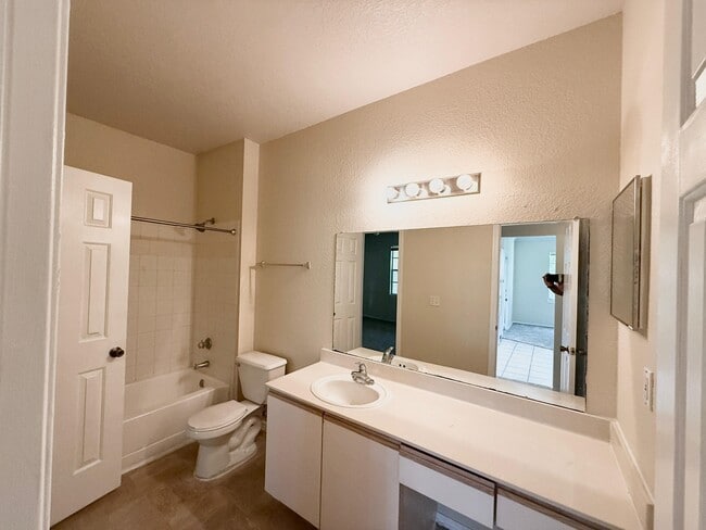 Building Photo - 2600 Robert Trent Jones Dr
