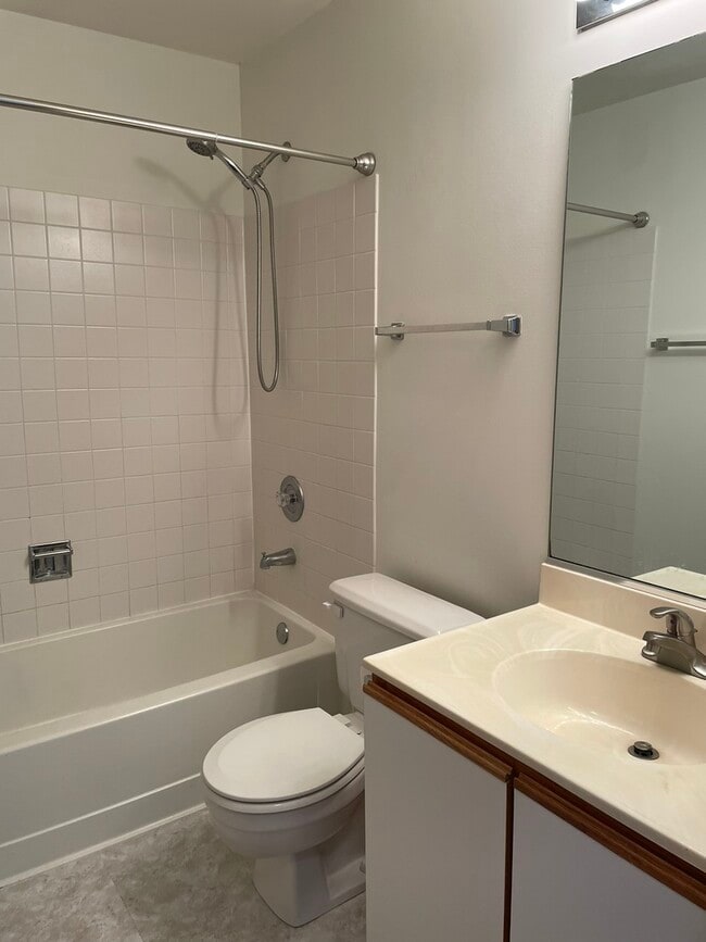 Building Photo - 4440 Larkspur Ln
