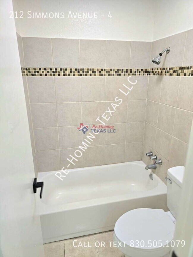 Building Photo - 212 Simmons Ave