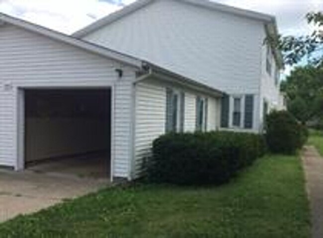 Primary Photo - 706 Crescent Dr