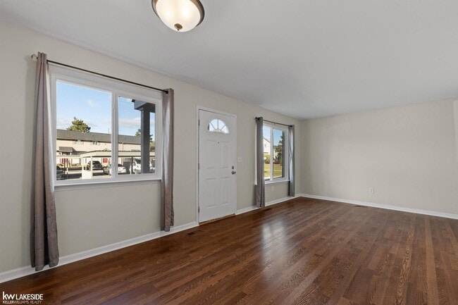 Building Photo - 2012 Orchard Crest St