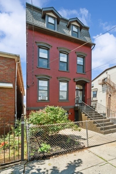 Building Photo - 591 Bramhall Ave