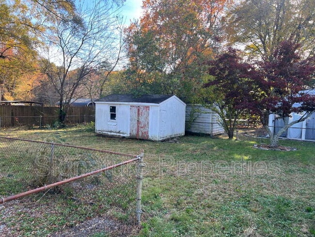 Building Photo - 135 N Oak Ave