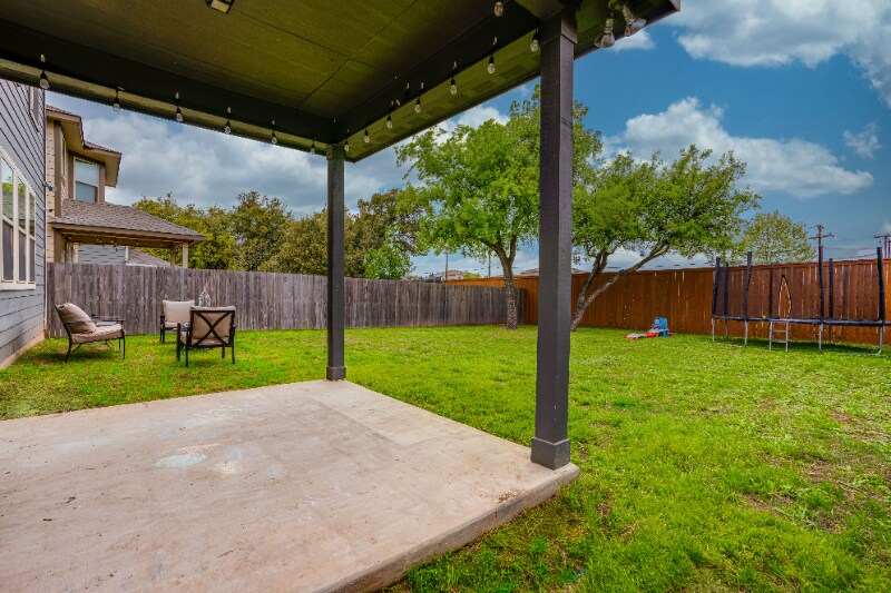 Building Photo - 8527 Straight Oaks