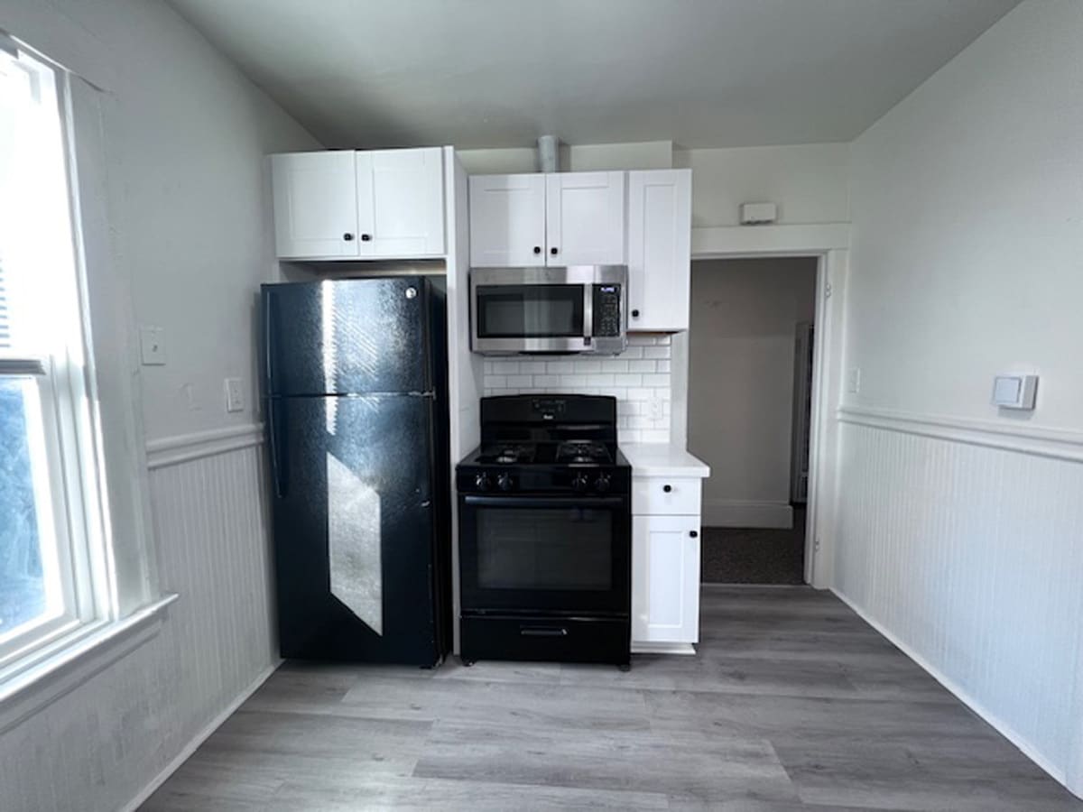 Building Photo - 709 32nd St