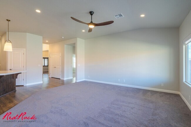 Building Photo - Stunning 4 Bedroom Home with Gorgeous Back...