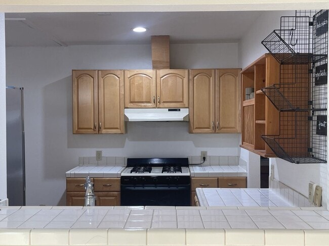 Building Photo - 763 S Los Robles Ave