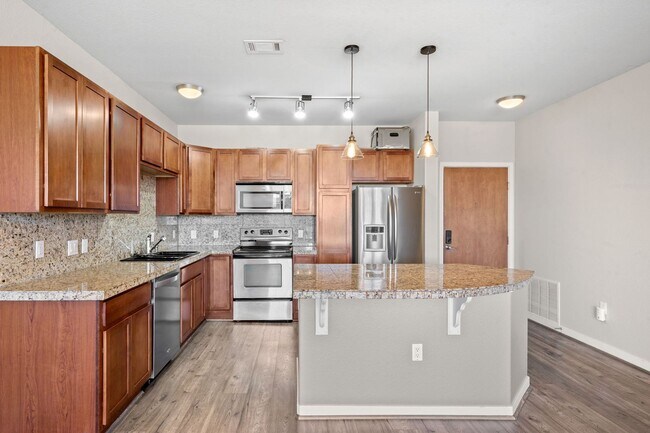 Building Photo - Charming 2 Bed, 2 Bath Top-Floor Condo with Great Sunrise Views