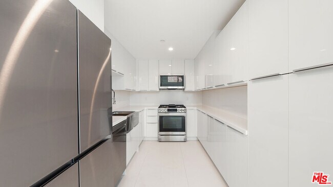 Building Photo - 621 Kings Rd