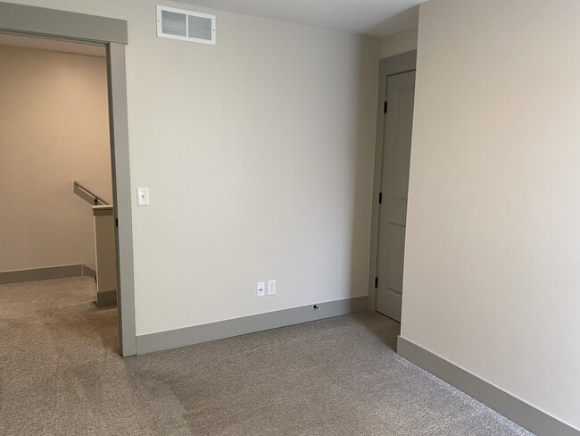 Building Photo - 336 Maple Ave