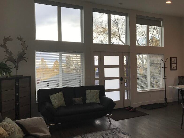 beautiful big picture windows - 343 W 12th Ave